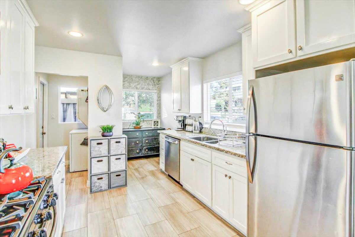 Modern 2-Bedroom Haven In The Heart Of La- Hud-Vp Los Angeles Exteriör bild